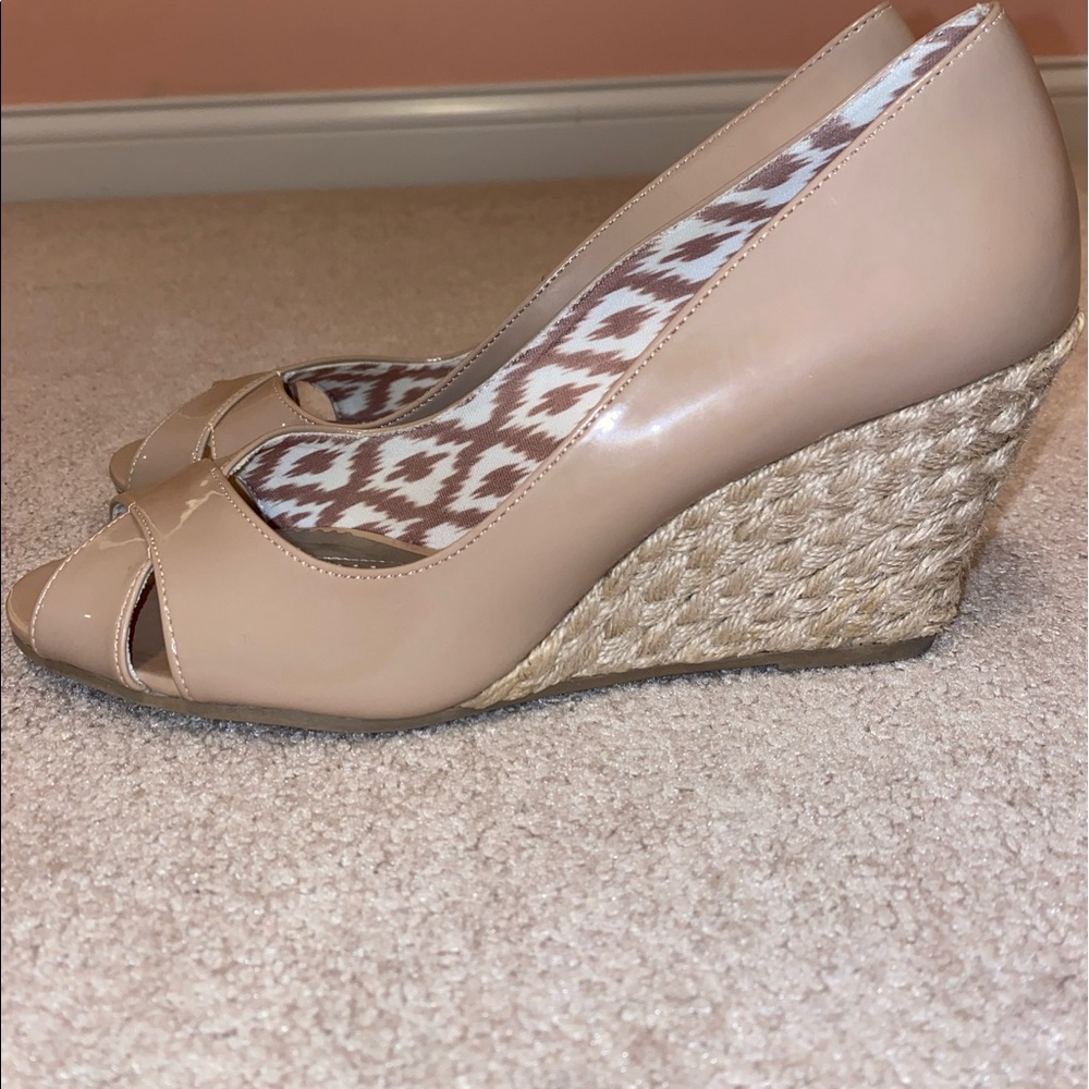Nude summer wedges